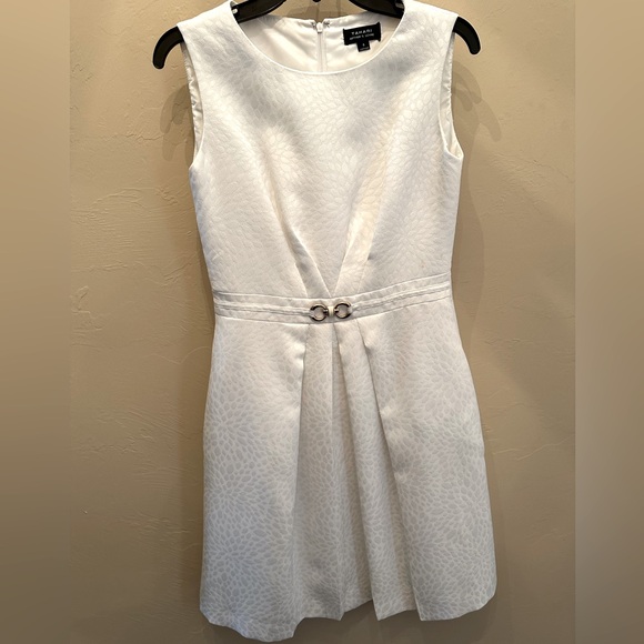 Proffessional dress/evening dress - Picture 1 of 3